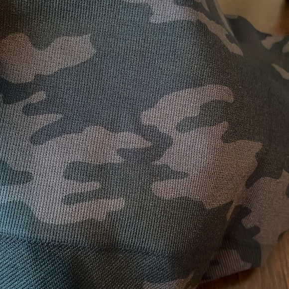 Spanx Seamless Camo Leggings - Picture 7 of 8